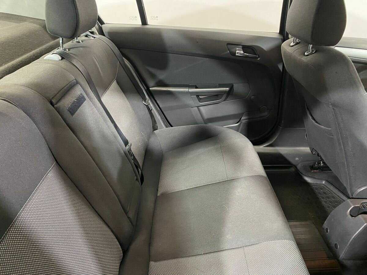 Opel Astra с пробегом — 2009 год. Фото: #10