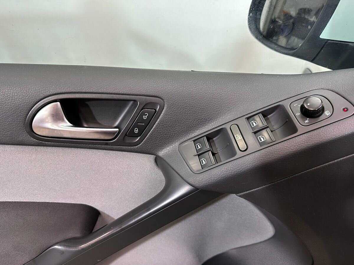 Volkswagen Tiguan с пробегом — 2010 год. Фото: #13