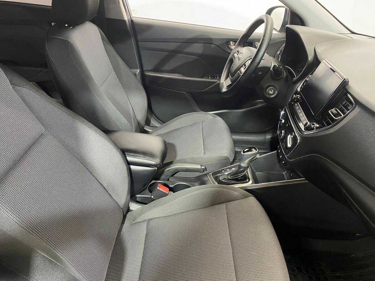 Hyundai Solaris с пробегом — 2022 год. Фото: #9