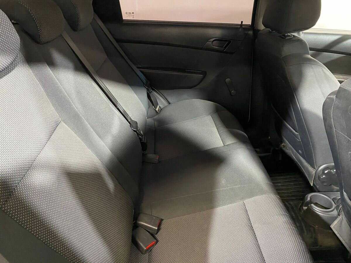 Chevrolet Aveo с пробегом — 2011 год. Фото: #10