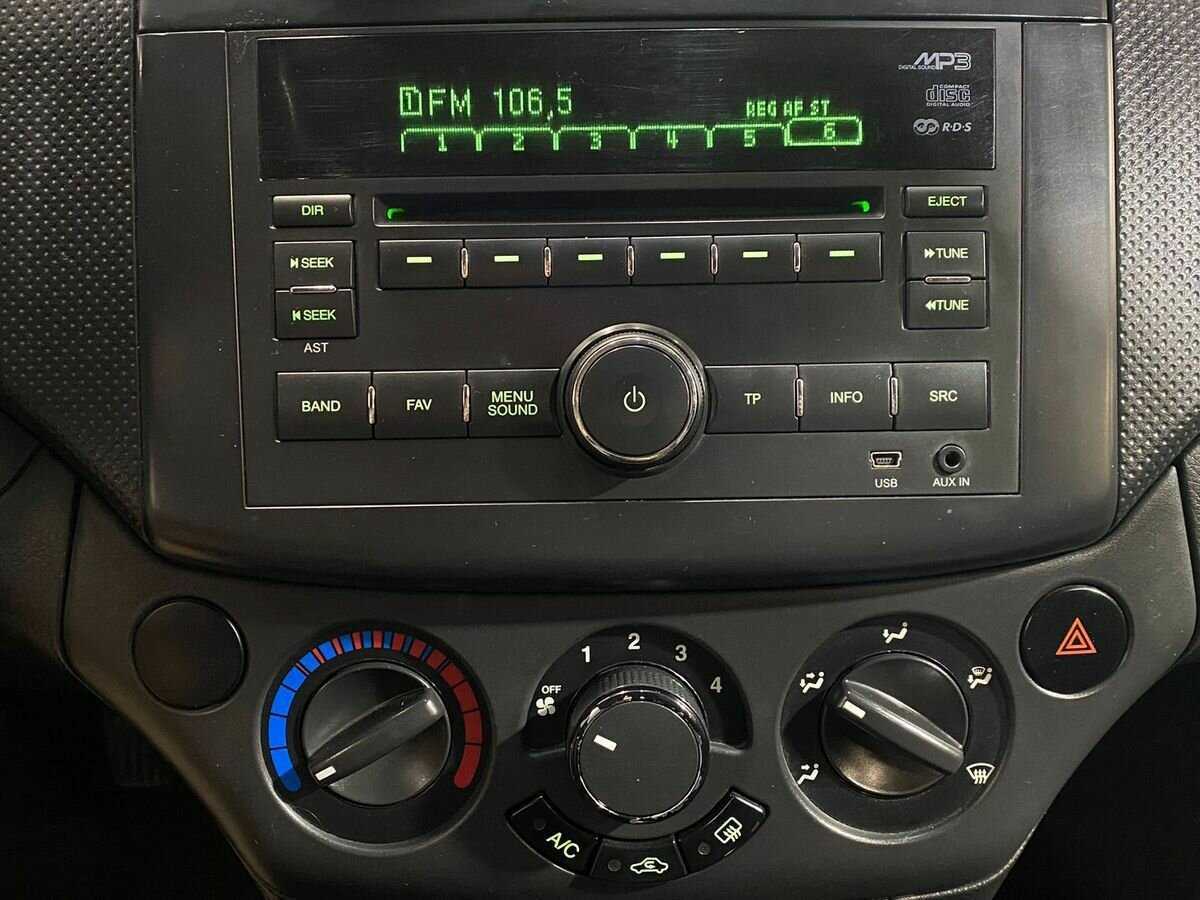 Chevrolet Aveo с пробегом — 2011 год. Фото: #11