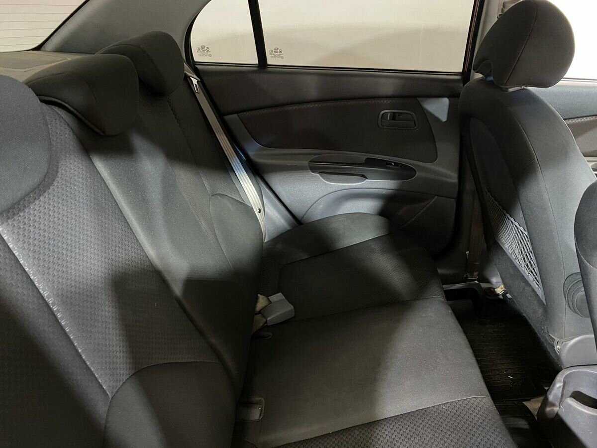 Kia Rio с пробегом — 2010 год. Фото: #10