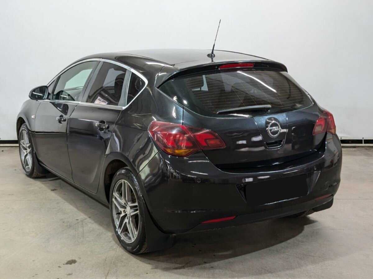 Opel Astra с пробегом — 2011 год. Фото: #5