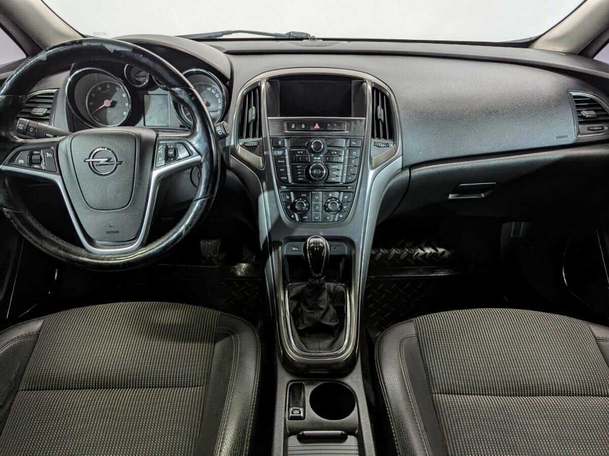 Opel Astra с пробегом — 2011 год. Фото: #8