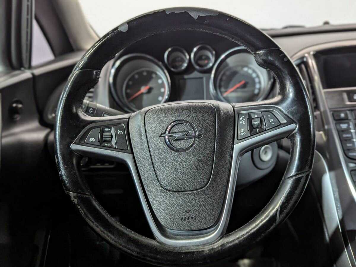 Opel Astra с пробегом — 2011 год. Фото: #9