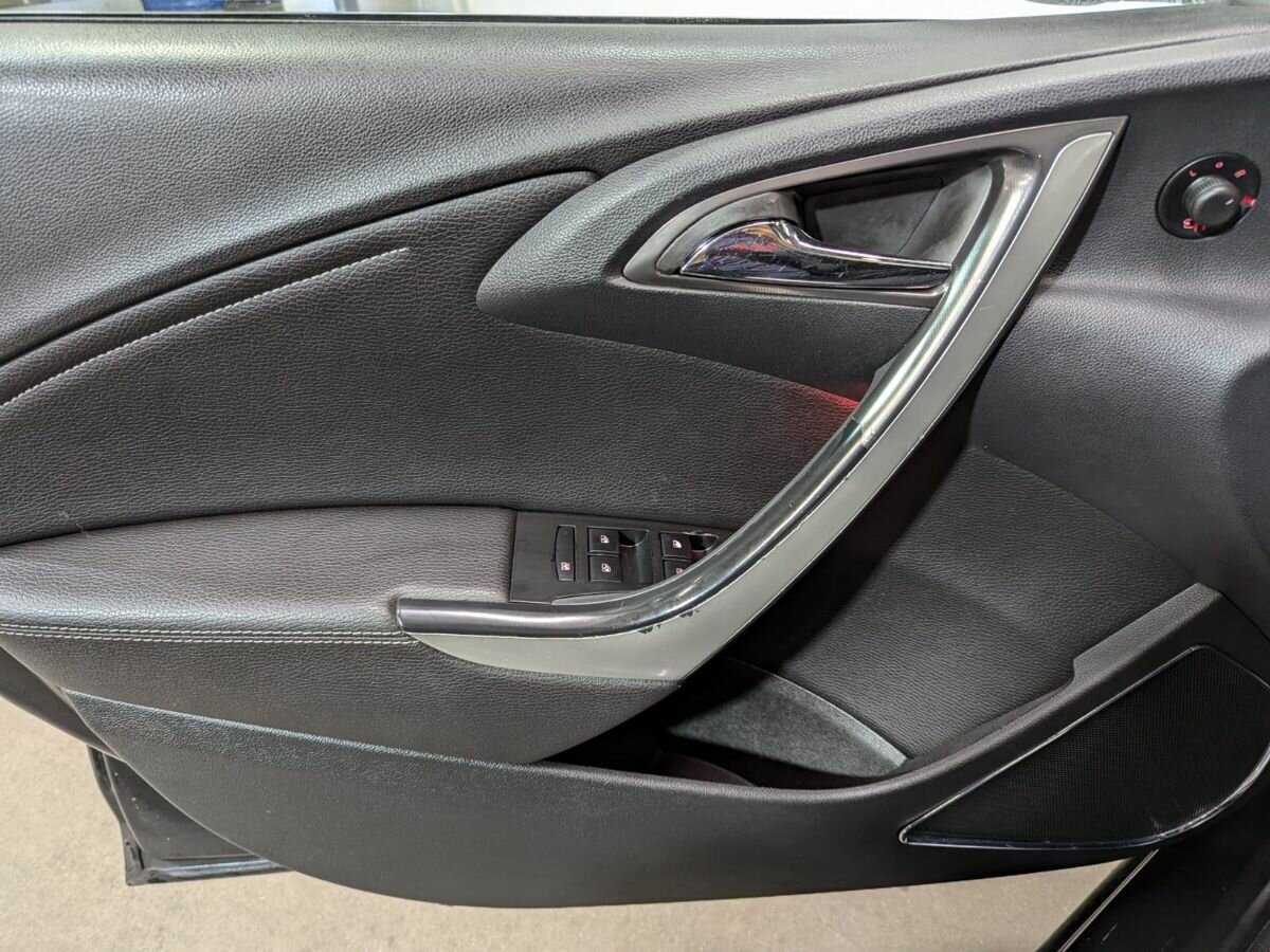 Opel Astra с пробегом — 2011 год. Фото: #14