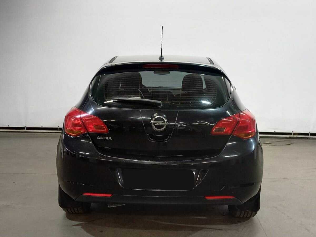 Opel Astra с пробегом — 2010 год. Фото: #6