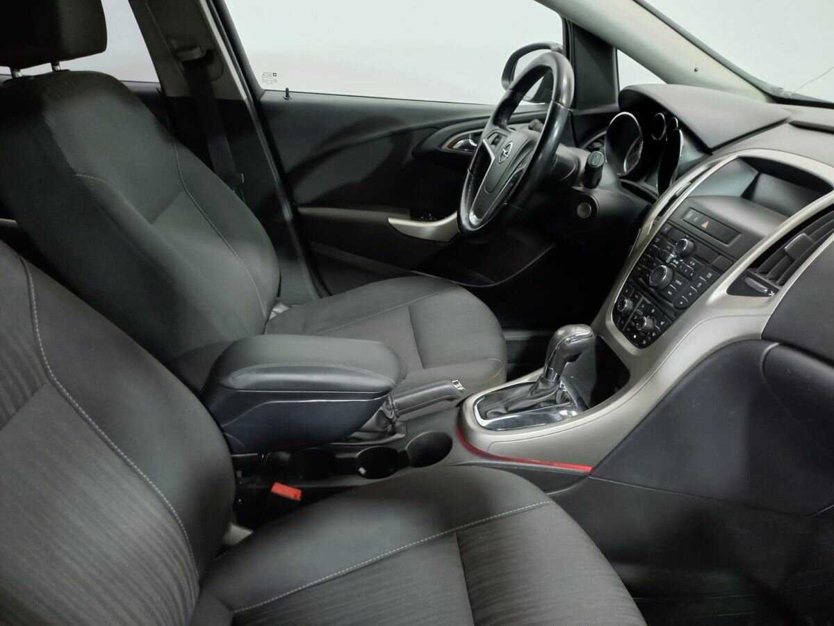 Opel Astra с пробегом — 2010 год. Фото: #9