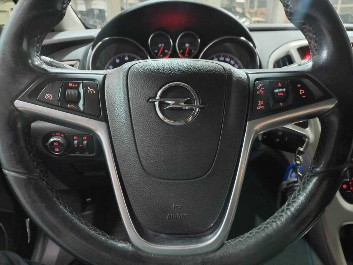 Opel Astra с пробегом — 2010 год. Фото: #11