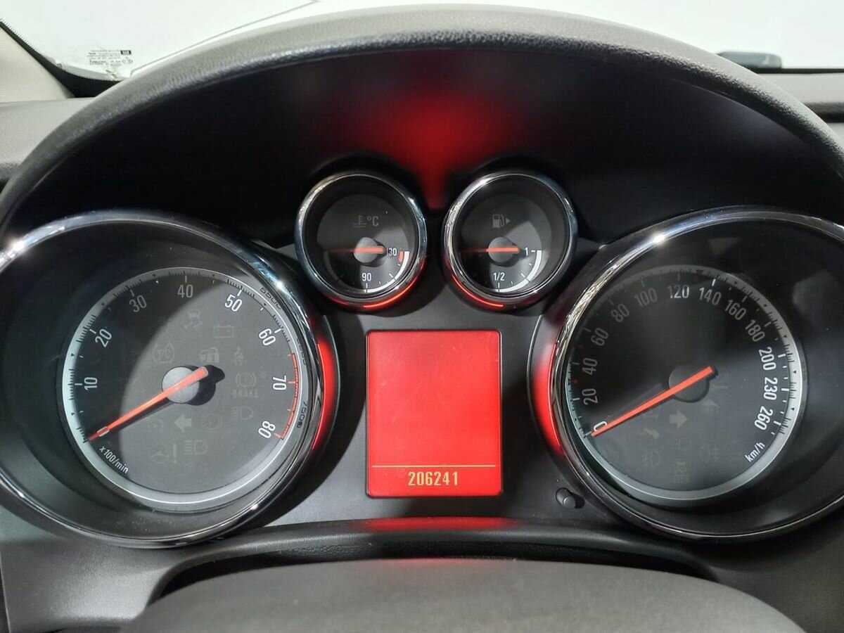 Opel Astra с пробегом — 2010 год. Фото: #12