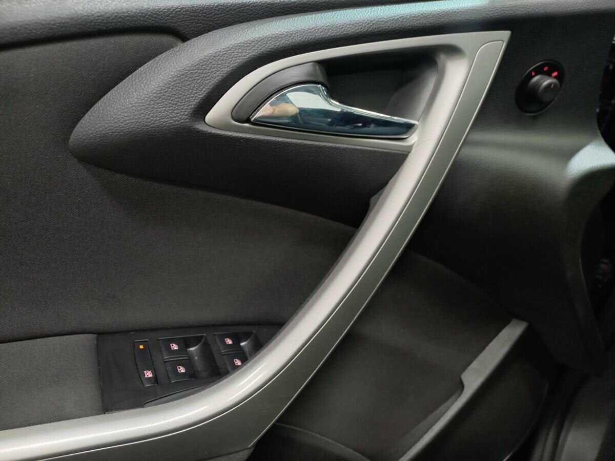 Opel Astra с пробегом — 2010 год. Фото: #14