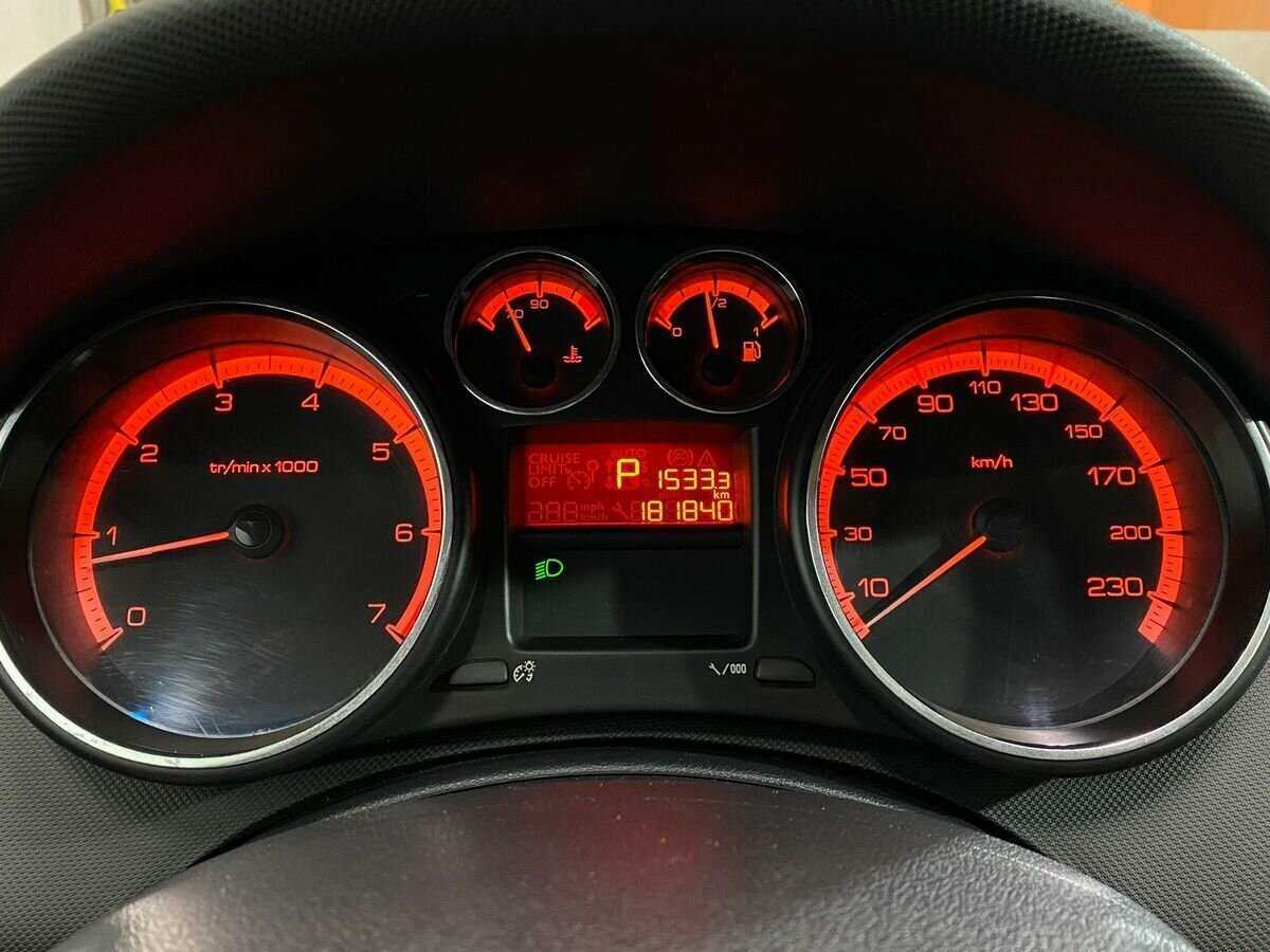 Peugeot 408 с пробегом — 2012 год. Фото: #11