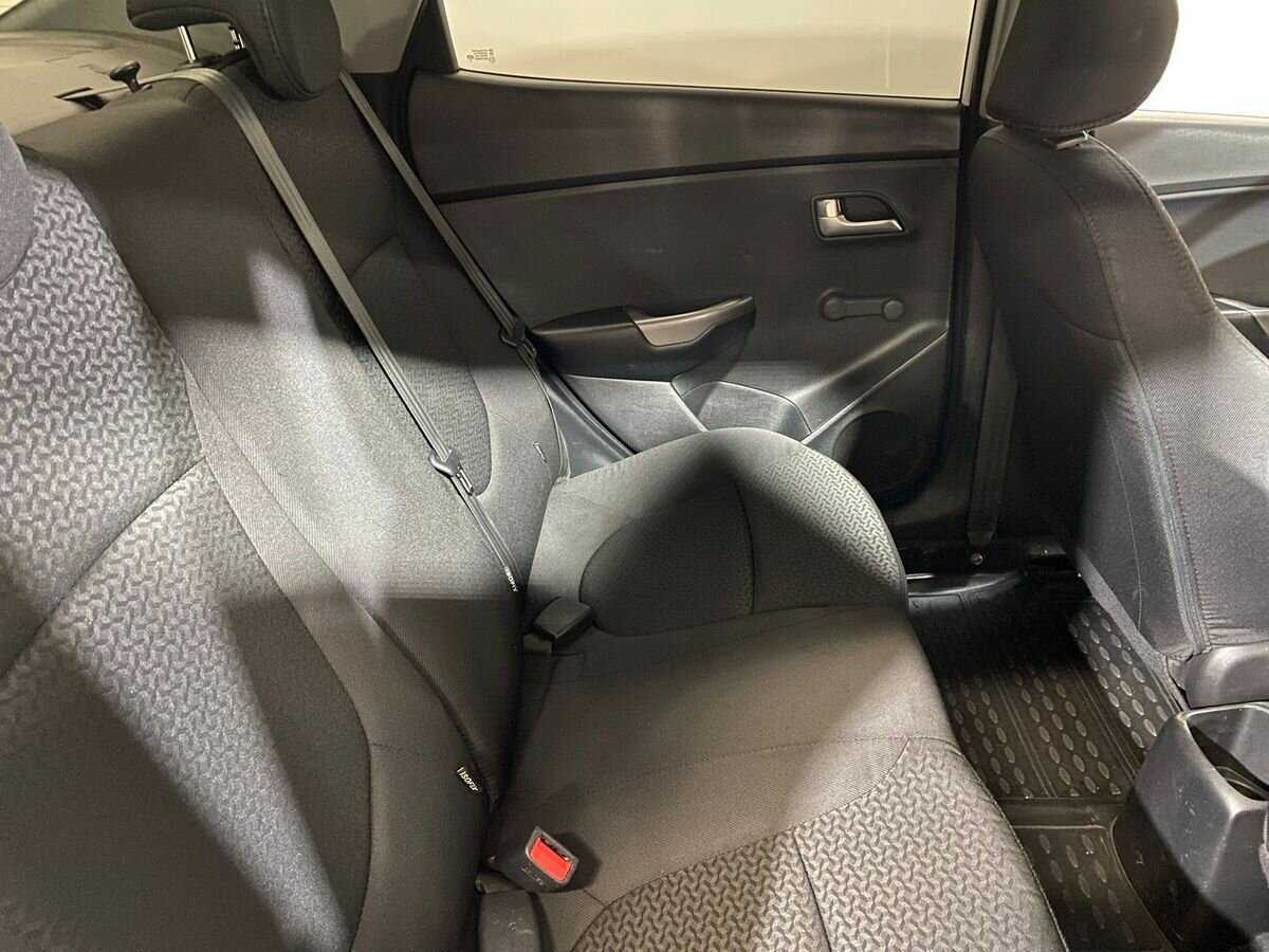 Kia Rio с пробегом — 2015 год. Фото: #10