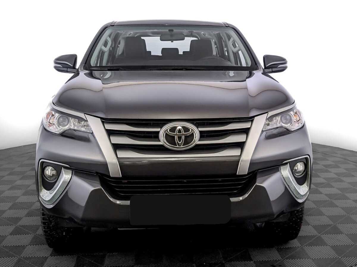 Toyota Fortuner с пробегом — 2019 год. Фото: #1