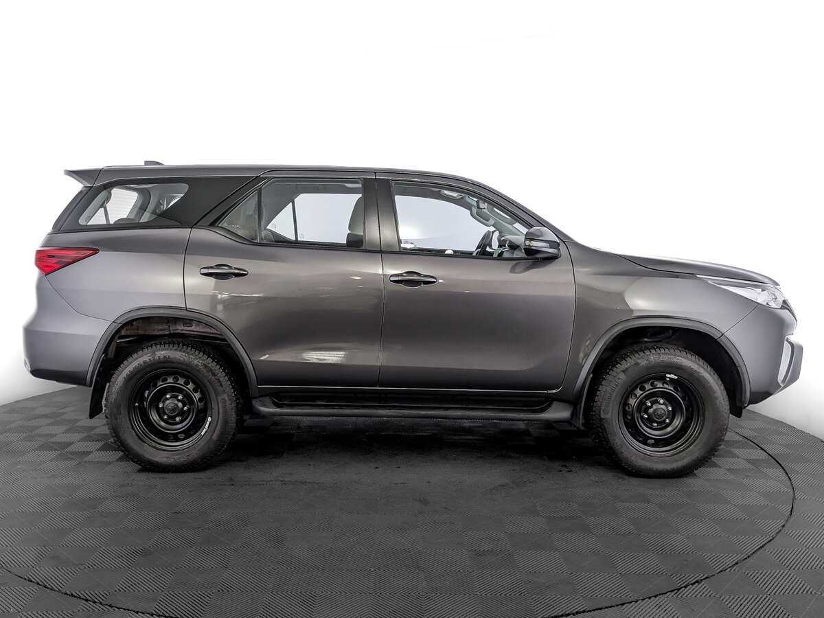 Toyota Fortuner с пробегом — 2019 год. Фото: #3