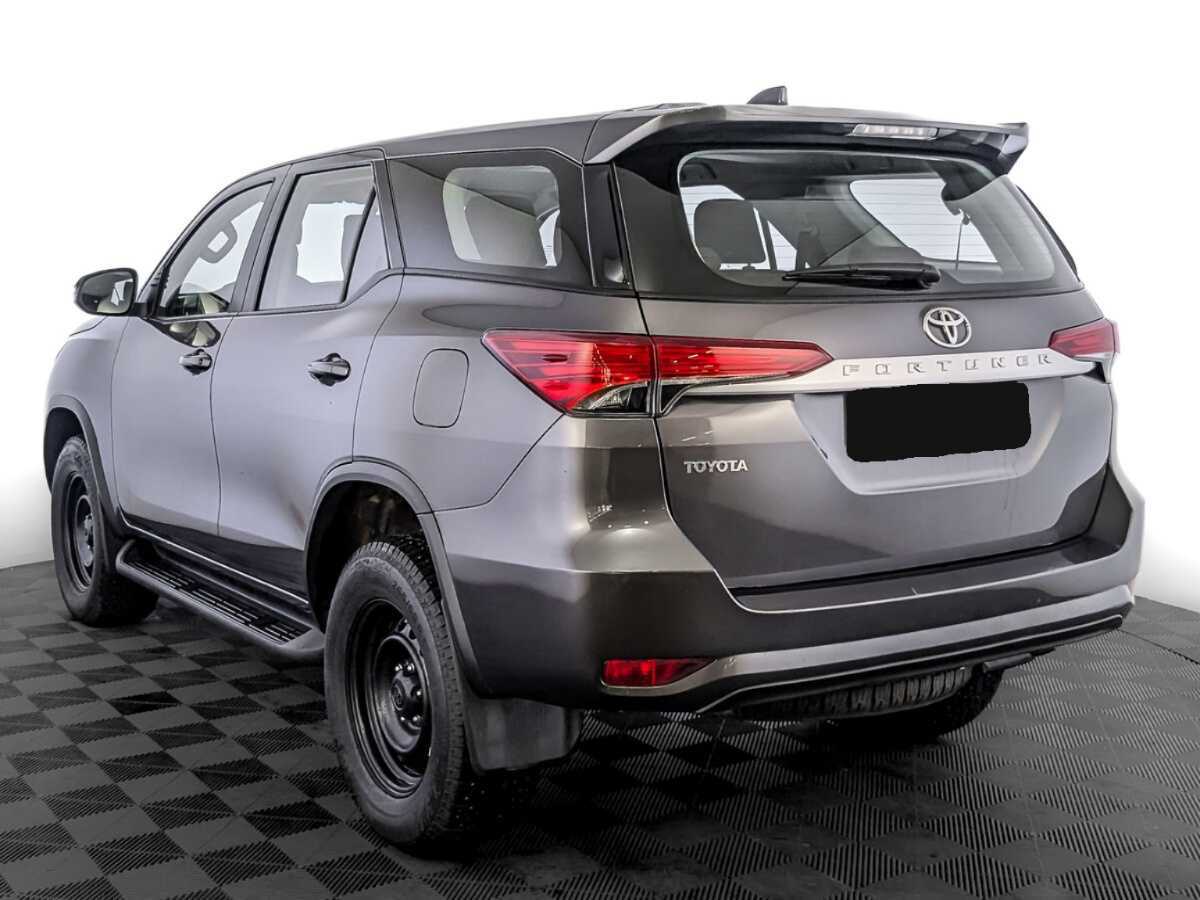 Toyota Fortuner с пробегом — 2019 год. Фото: #6