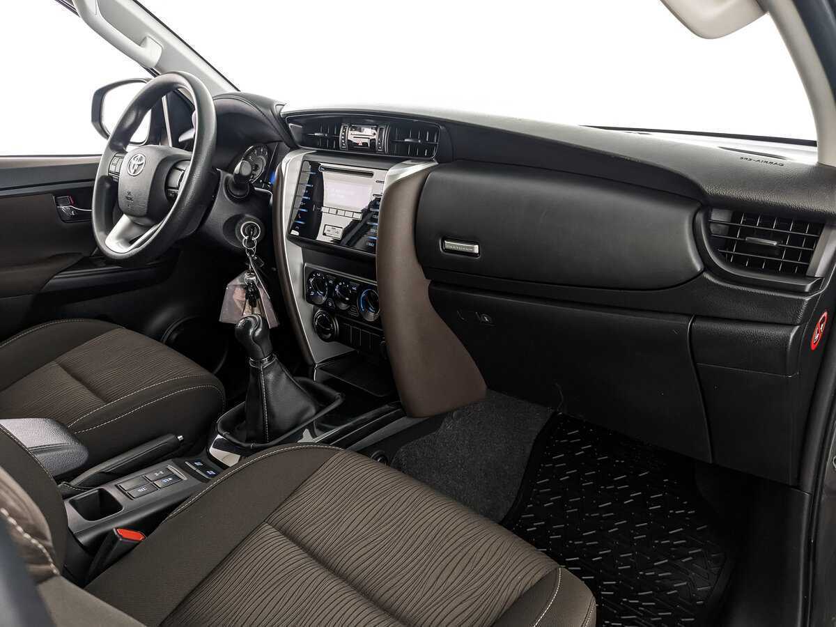 Toyota Fortuner с пробегом — 2019 год. Фото: #8