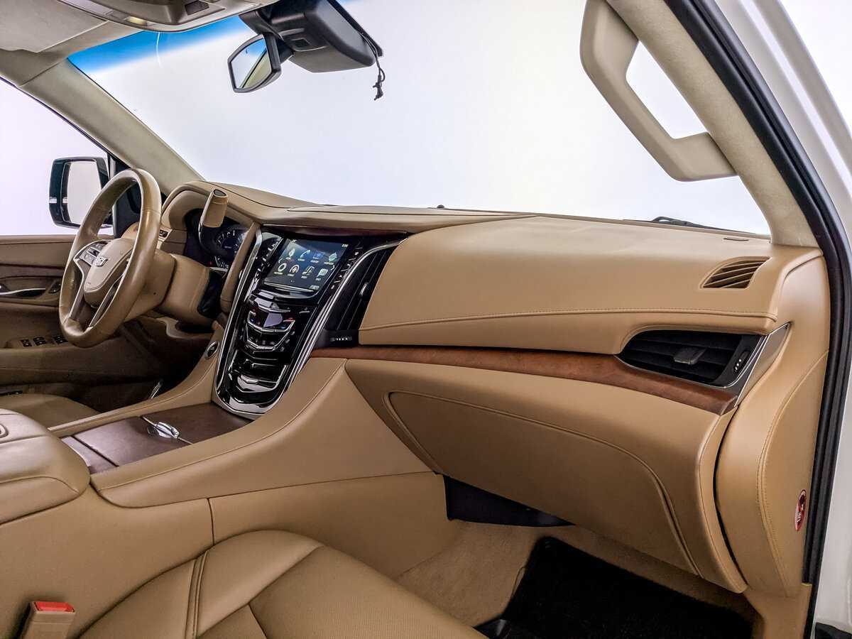 Cadillac Escalade с пробегом — 2016 год. Фото: #9