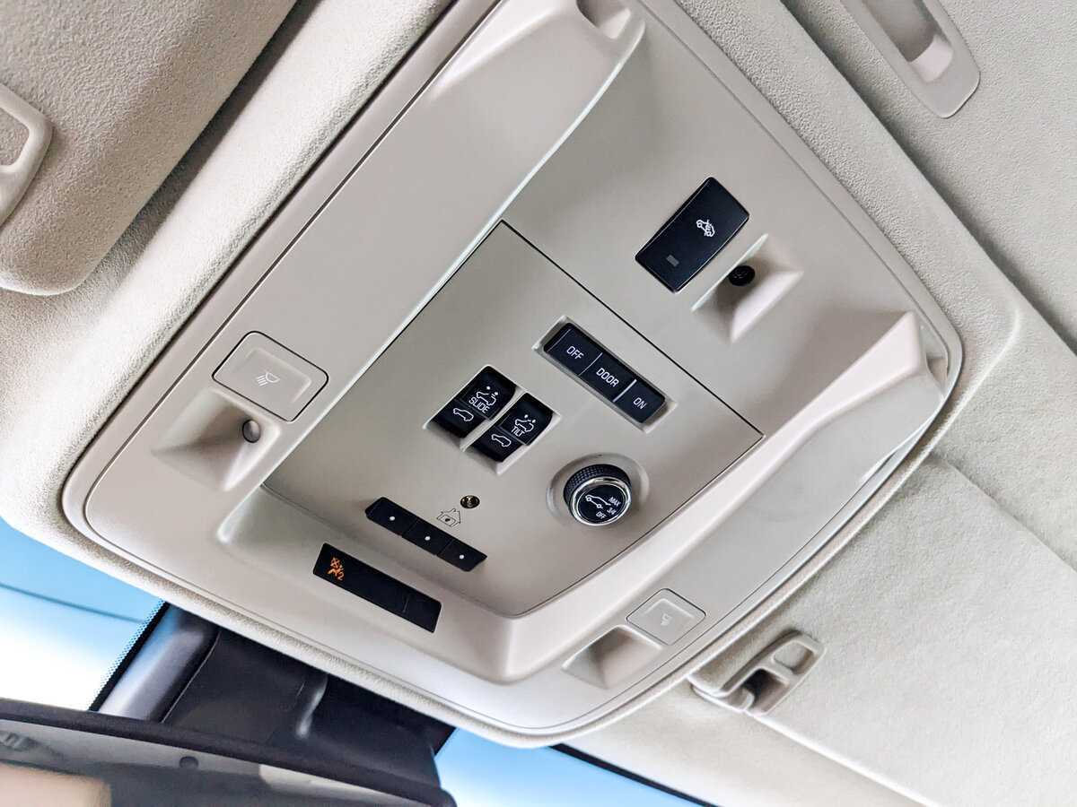 Cadillac Escalade с пробегом — 2016 год. Фото: #17