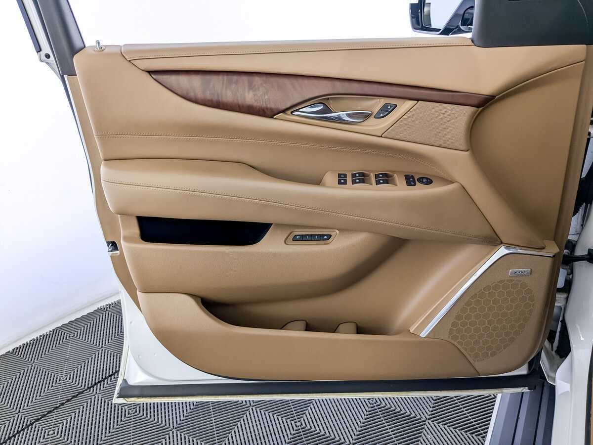 Cadillac Escalade с пробегом — 2016 год. Фото: #19