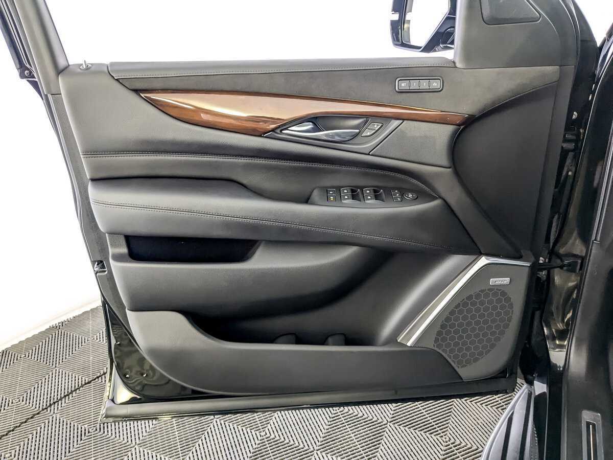 Cadillac Escalade с пробегом — 2018 год. Фото: #14