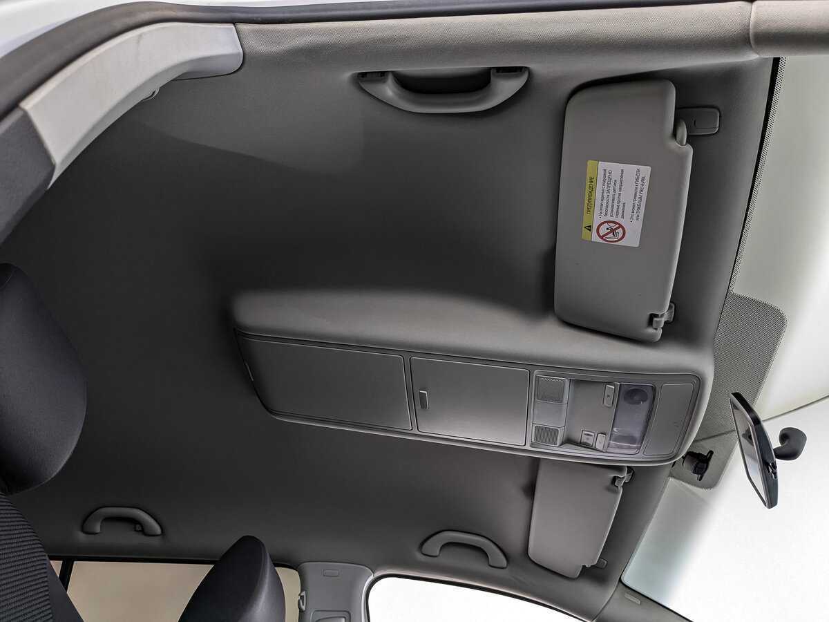 Volkswagen Touran с пробегом — 2012 год. Фото: #18