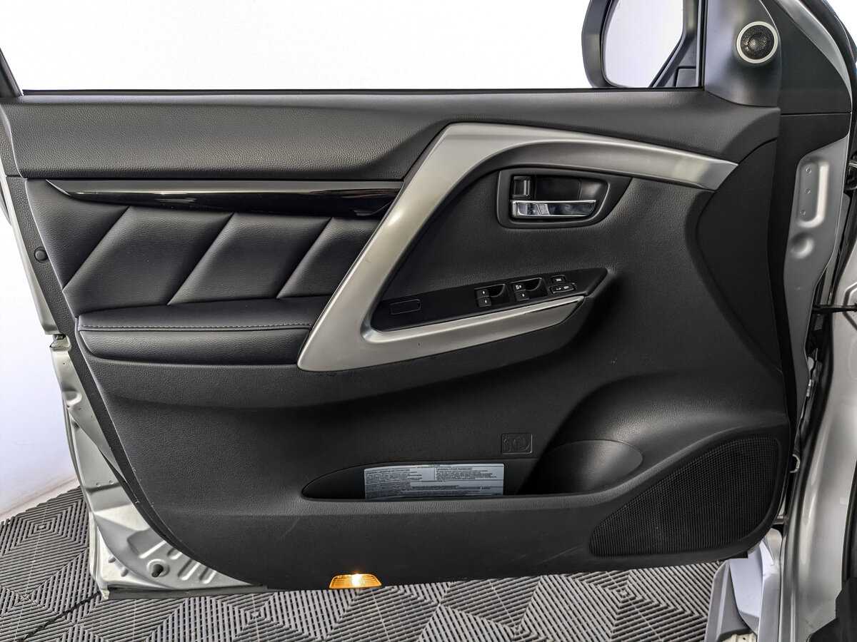 Mitsubishi Pajero Sport с пробегом — 2018 год. Фото: #14