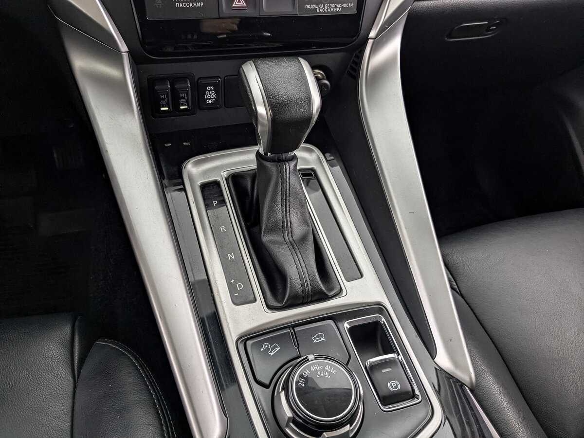 Mitsubishi Pajero Sport с пробегом — 2018 год. Фото: #16