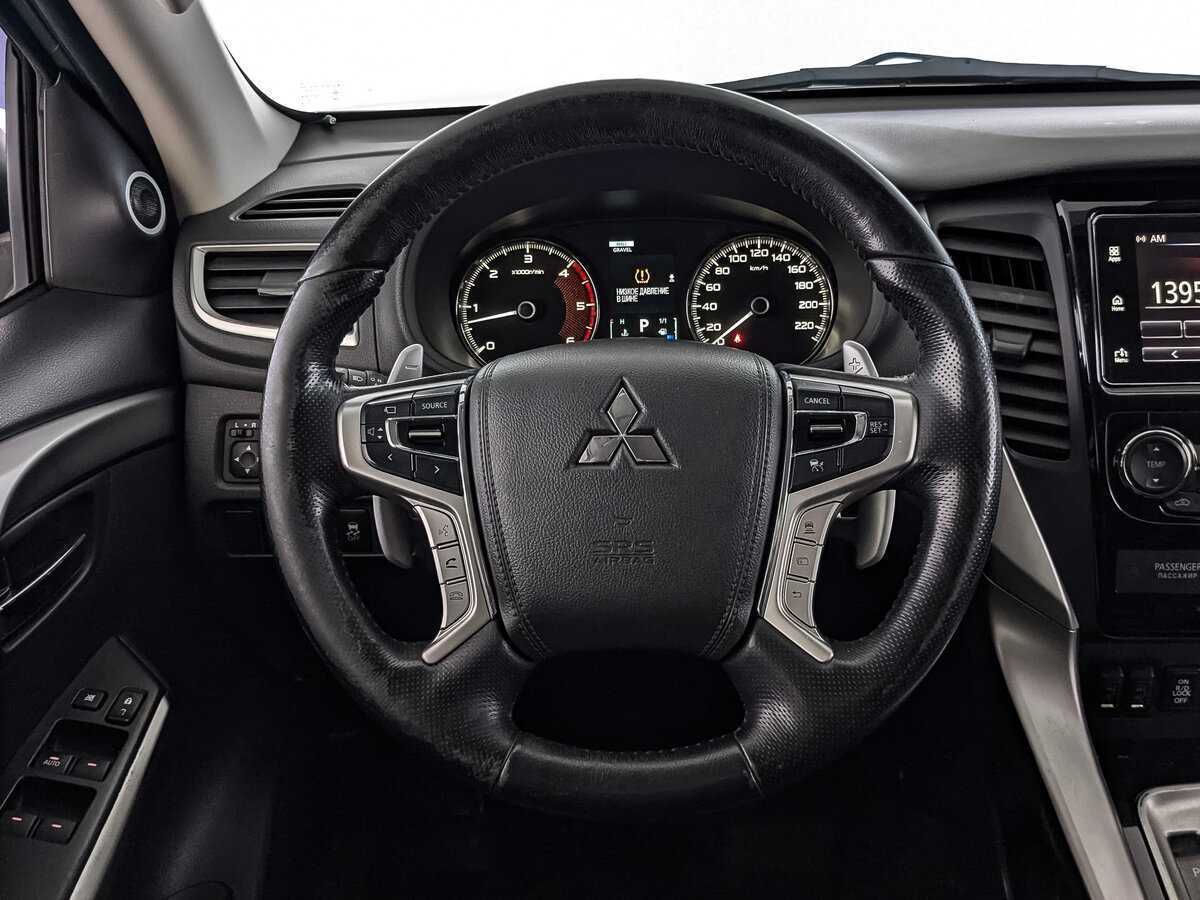 Mitsubishi Pajero Sport с пробегом — 2018 год. Фото: #17
