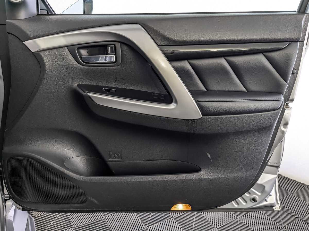 Mitsubishi Pajero Sport с пробегом — 2018 год. Фото: #20