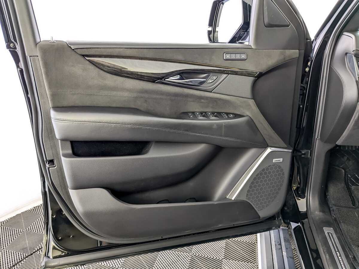 Cadillac Escalade с пробегом — 2020 год. Фото: #14