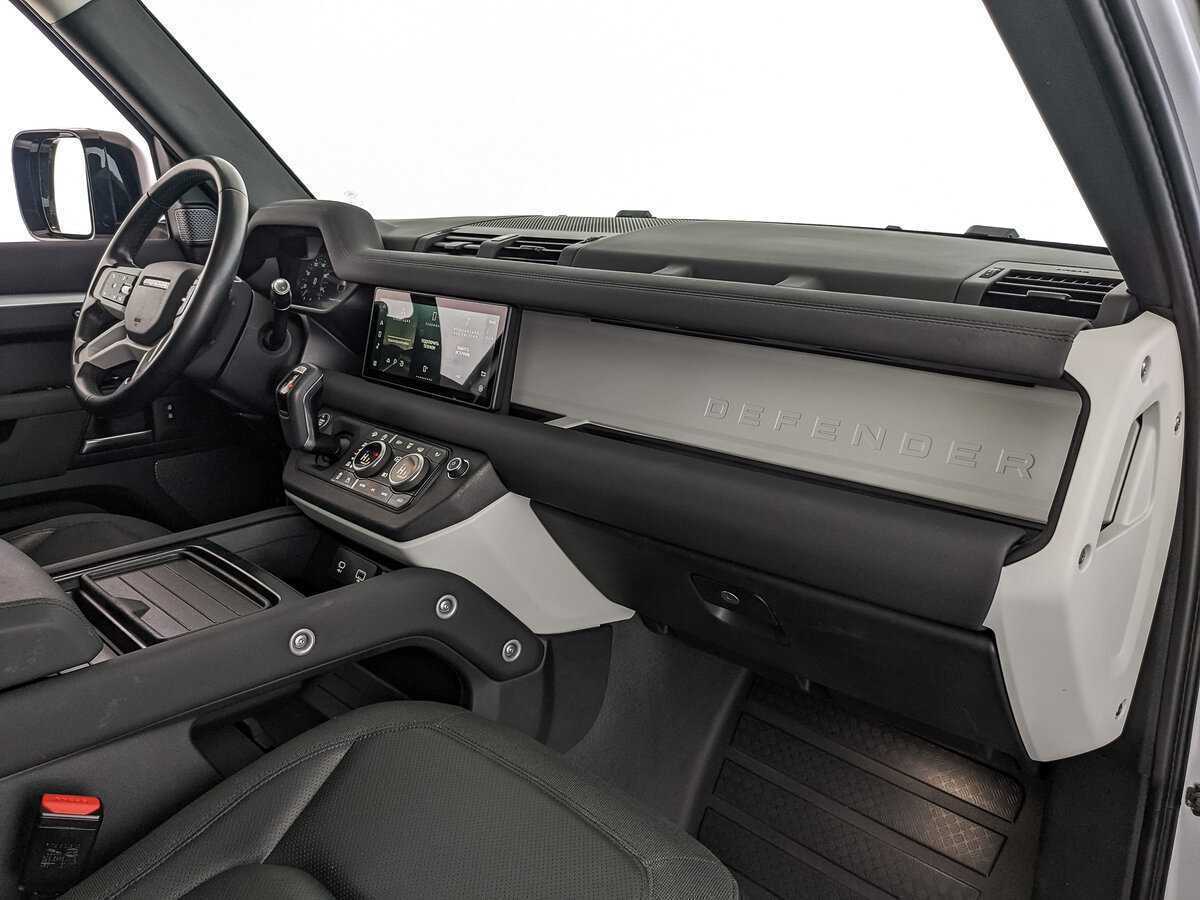Land Rover Defender с пробегом — 2021 год. Фото: #8