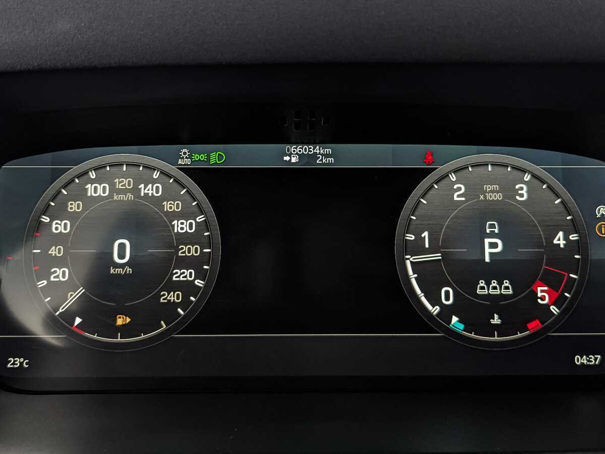 Land Rover Defender с пробегом — 2021 год. Фото: #11