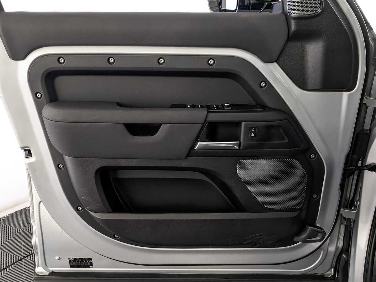 Land Rover Defender с пробегом — 2021 год. Фото: #14