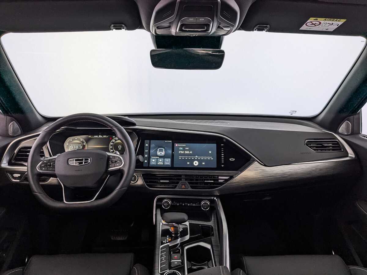 Geely Tugella с пробегом — 2023 год. Фото: #9