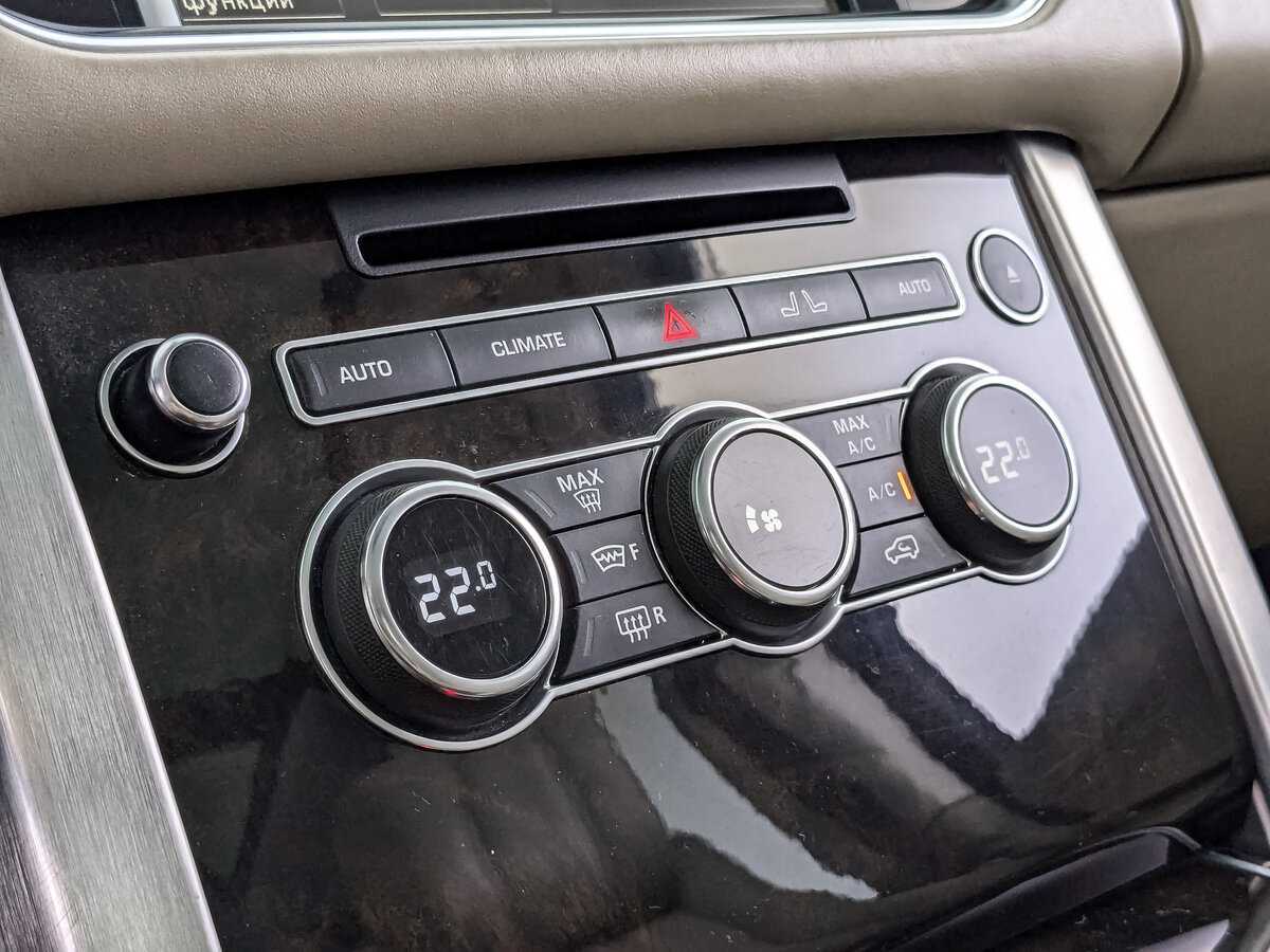 Land Rover Range Rover с пробегом — 2014 год. Фото: #16