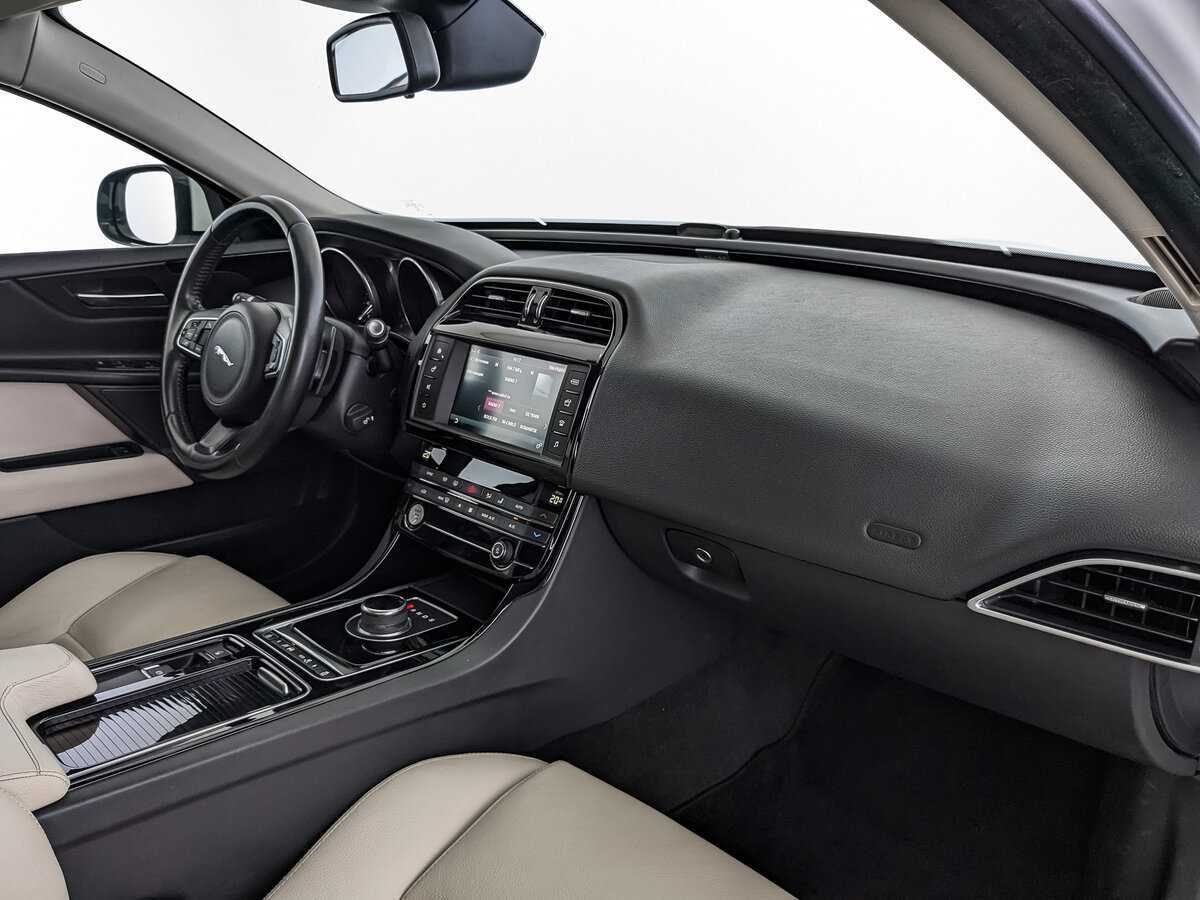 Jaguar XE с пробегом — 2017 год. Фото: #8