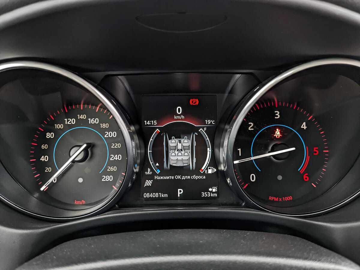 Jaguar XE с пробегом — 2017 год. Фото: #11