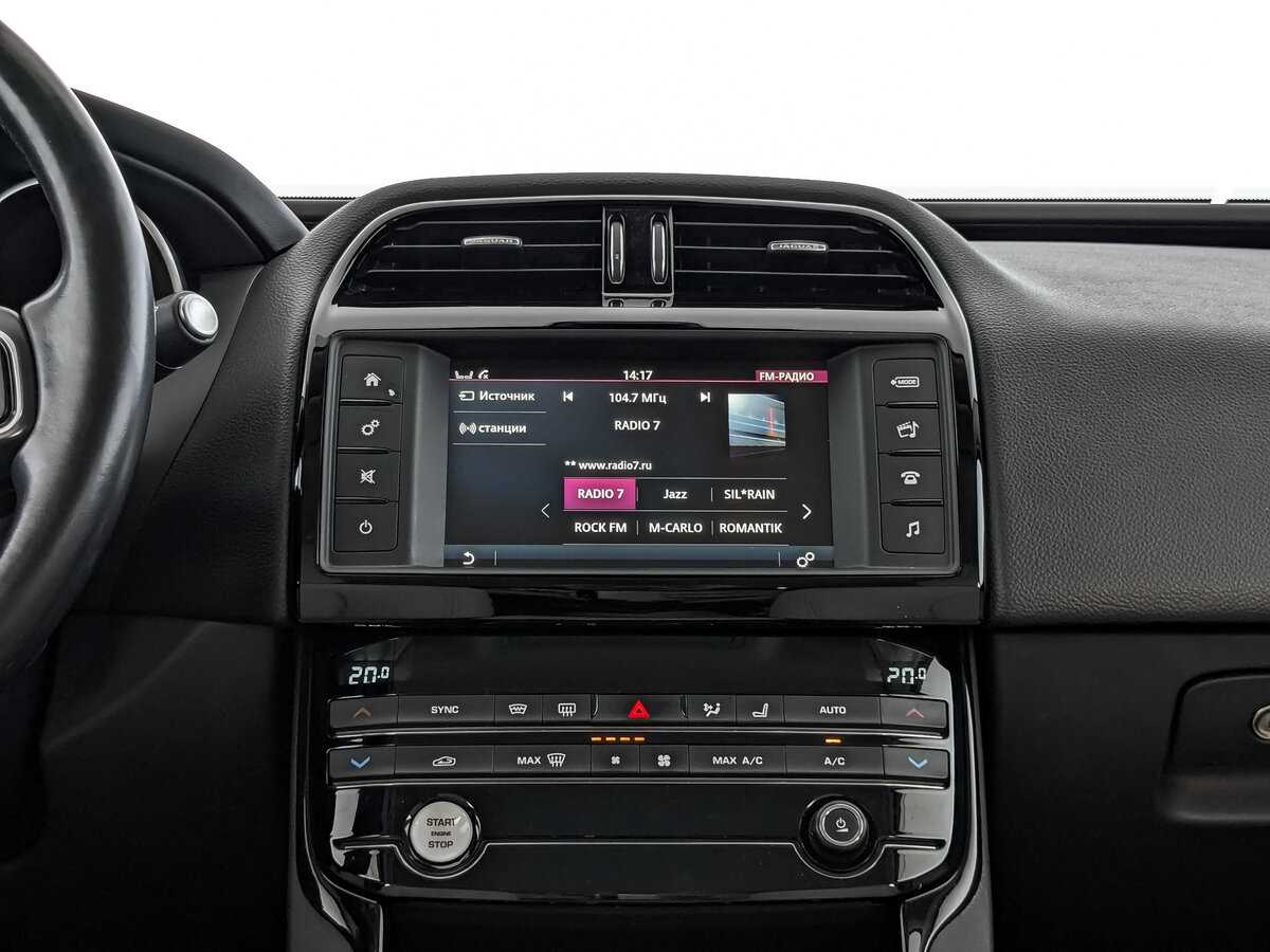 Jaguar XE с пробегом — 2017 год. Фото: #12