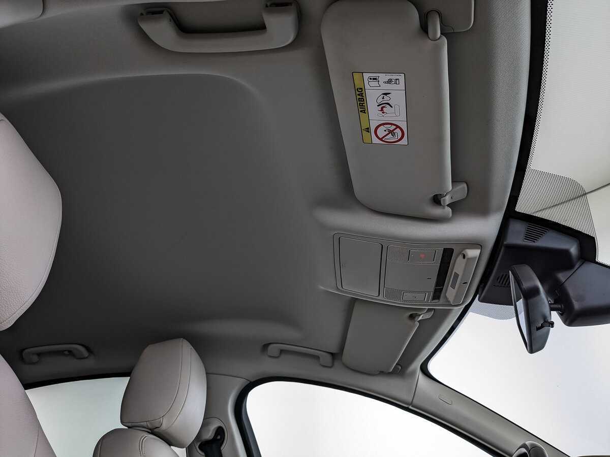 Jaguar XE с пробегом — 2017 год. Фото: #18