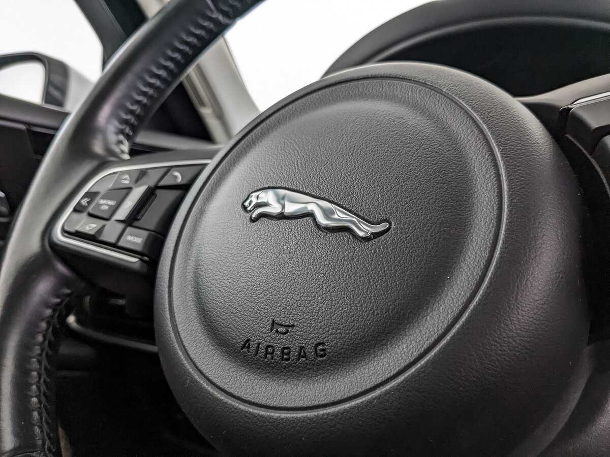 Jaguar XE с пробегом — 2017 год. Фото: #23