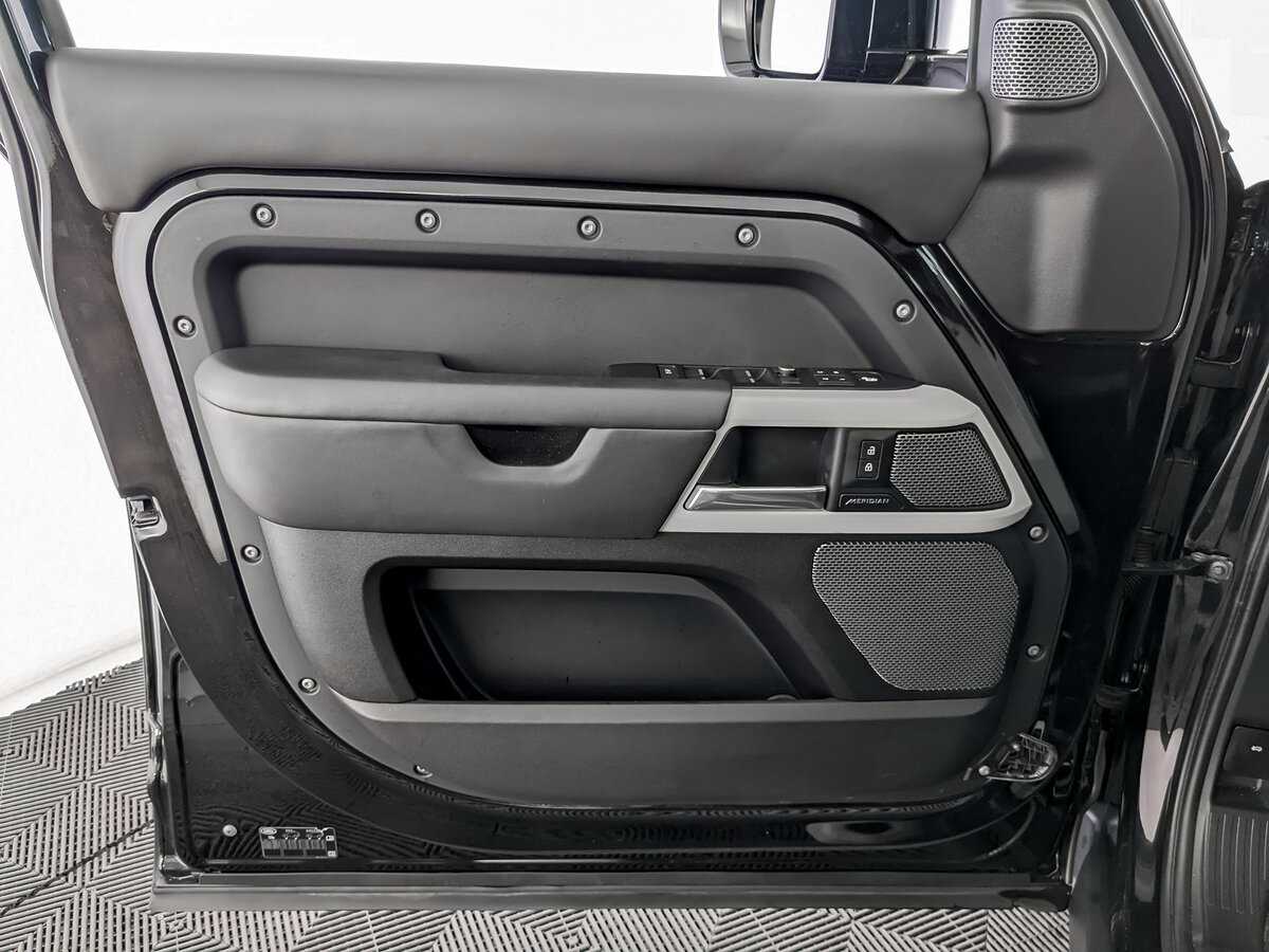 Land Rover Defender с пробегом — 2020 год. Фото: #14