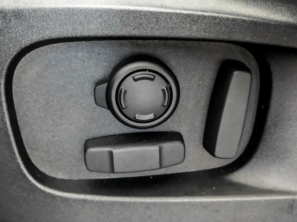 Land Rover Defender с пробегом — 2020 год. Фото: #16