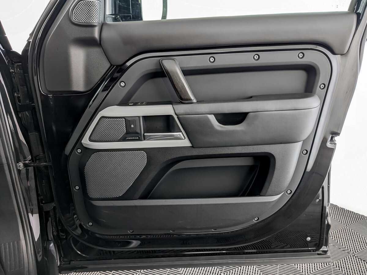 Land Rover Defender с пробегом — 2020 год. Фото: #19