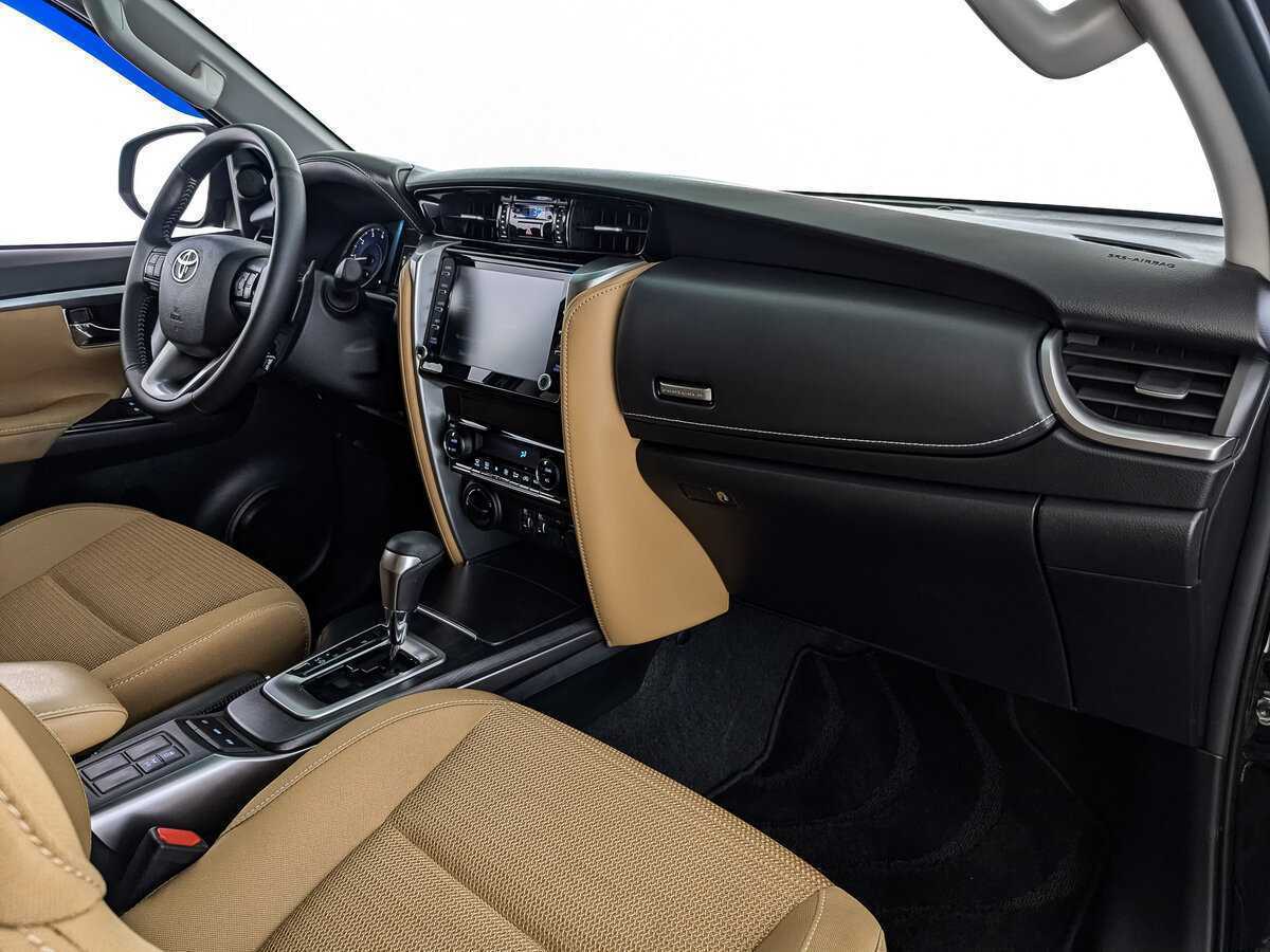 Toyota Fortuner с пробегом — 2022 год. Фото: #8