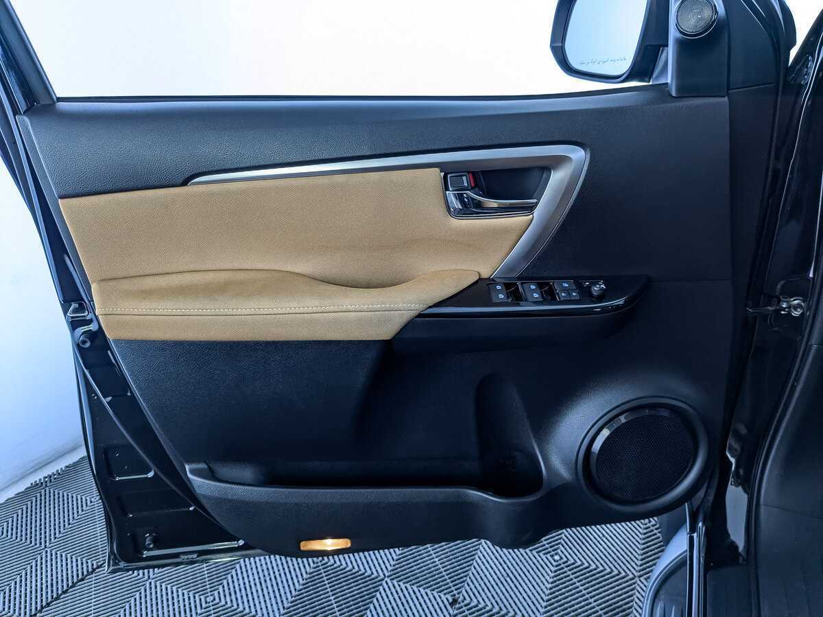 Toyota Fortuner с пробегом — 2022 год. Фото: #14