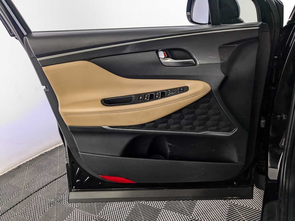 Hyundai Santa Fe с пробегом — 2023 год. Фото: #14