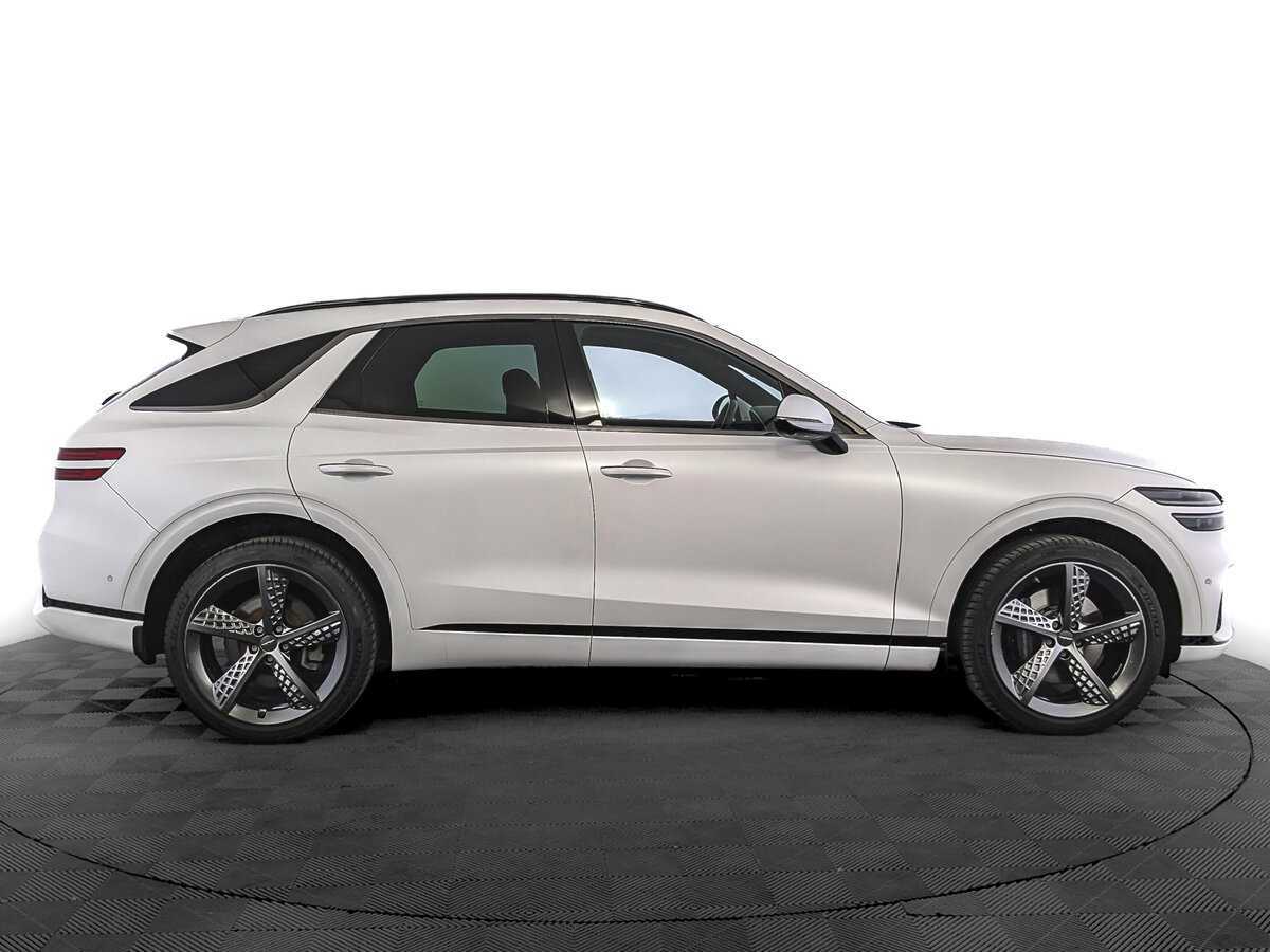 Genesis GV70 с пробегом — 2022 год. Фото: #3