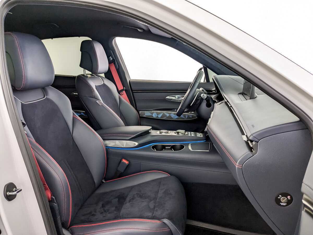 Genesis GV70 с пробегом — 2022 год. Фото: #17