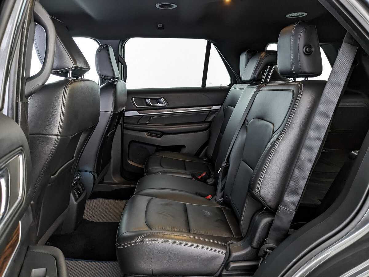 Ford Explorer с пробегом — 2018 год. Фото: #12